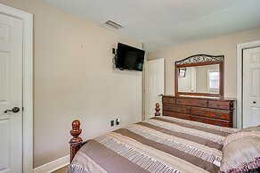 Lakefront Lutz Home w/ Hot Tub: 15 Mi to Tampa