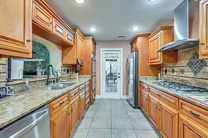 Lakefront Lutz Home w/ Hot Tub: 15 Mi to Tampa