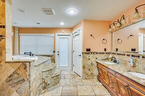 Lakefront Lutz Home w/ Hot Tub: 15 Mi to Tampa