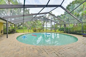 Lakefront Lutz Home w/ Hot Tub: 15 Mi to Tampa