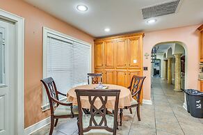 Lakefront Lutz Home w/ Hot Tub: 15 Mi to Tampa