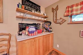 3 Mi to Iowa State University: Ames Apartment