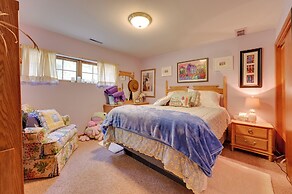 3 Mi to Iowa State University: Ames Apartment