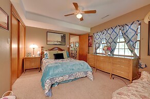 3 Mi to Iowa State University: Ames Apartment