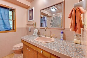 3 Mi to Iowa State University: Ames Apartment