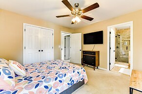 2 Mi to Lake Norman: Home w/ Deck in Huntersville!