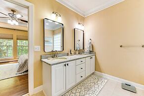 2 Mi to Lake Norman: Home w/ Deck in Huntersville!