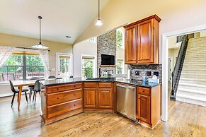 2 Mi to Lake Norman: Home w/ Deck in Huntersville!