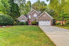 2 Mi to Lake Norman: Home w/ Deck in Huntersville!