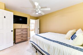 2 Mi to Lake Norman: Home w/ Deck in Huntersville!