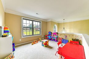 2 Mi to Lake Norman: Home w/ Deck in Huntersville!