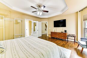 2 Mi to Lake Norman: Home w/ Deck in Huntersville!