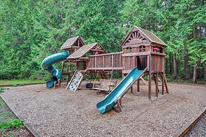 Harstine Island Home w/ Hot Tub & Beach Access!