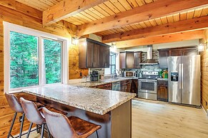 Harstine Island Home w/ Hot Tub & Beach Access!