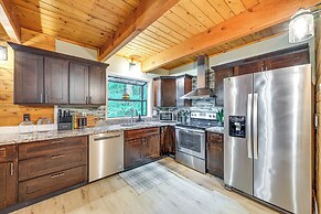 Harstine Island Home w/ Hot Tub & Beach Access!