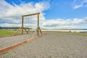 Harstine Island Home w/ Hot Tub & Beach Access!