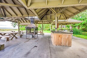 Harstine Island Home w/ Hot Tub & Beach Access!