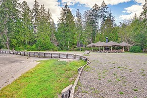 Harstine Island Home w/ Hot Tub & Beach Access!