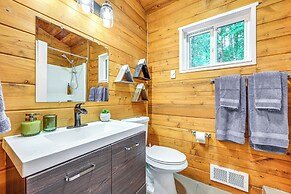 Harstine Island Home w/ Hot Tub & Beach Access!