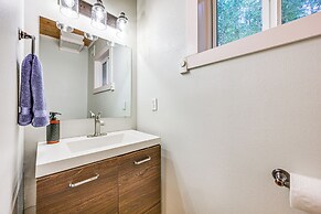 Harstine Island Home w/ Hot Tub & Beach Access!