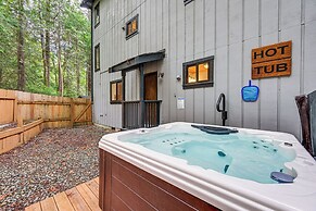 Harstine Island Home w/ Hot Tub & Beach Access!