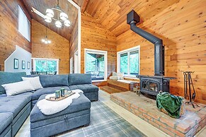 Harstine Island Home w/ Hot Tub & Beach Access!