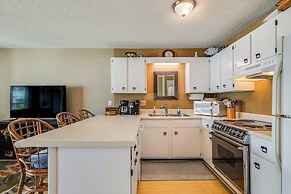 Emerald Isle Condo Near Beach w/ Screened Porch!