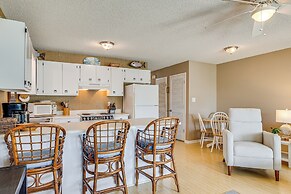Emerald Isle Condo Near Beach w/ Screened Porch!