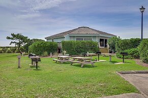 Emerald Isle Condo Near Beach w/ Screened Porch!