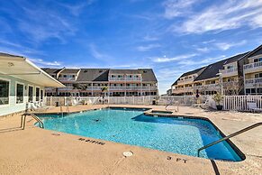 Emerald Isle Condo Near Beach w/ Screened Porch!