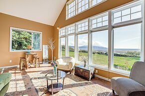 Waterfront Bellingham Bliss: Steps to Beach!