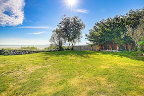 Waterfront Bellingham Bliss: Steps to Beach!