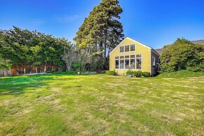 Waterfront Bellingham Bliss: Steps to Beach!