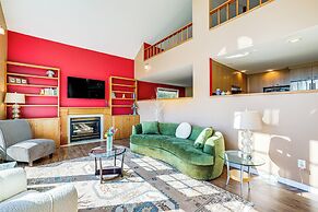 Waterfront Bellingham Bliss: Steps to Beach!