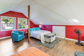 Waterfront Bellingham Bliss: Steps to Beach!