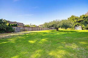 Waterfront Bellingham Bliss: Steps to Beach!