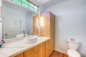 Waterfront Bellingham Bliss: Steps to Beach!