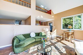 Waterfront Bellingham Bliss: Steps to Beach!