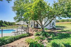 Cottage w/ James River Access in Wingina!