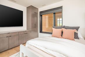 202 Lakelodge 4 Bedroom Condo