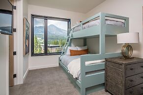 202 Lakelodge 4 Bedroom Condo