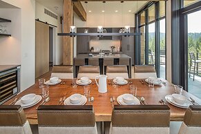 202 Lakelodge 4 Bedroom Condo