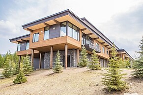 202 Lakelodge 4 Bedroom Condo