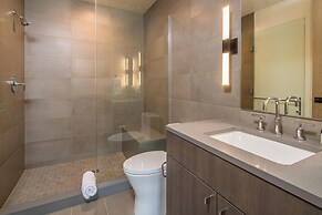 202 Lakelodge 4 Bedroom Condo