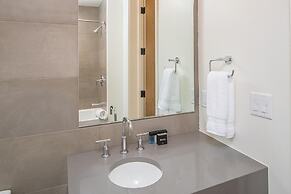 202 Lakelodge 4 Bedroom Condo