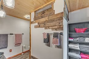 Cabin In The Woods 2 Bedroom Cabin