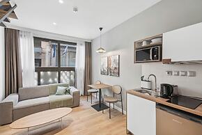 limehome Piraeus Olive