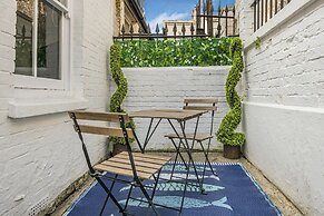 Brighton Courtyard boutique