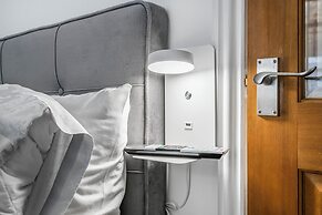 Brighton Courtyard boutique