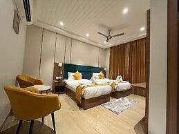 Hotel Three Seasons